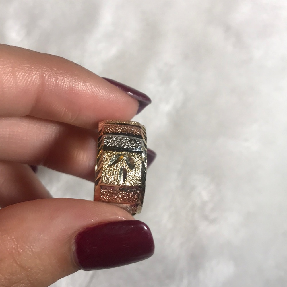 Ring - Picture 4 of 4